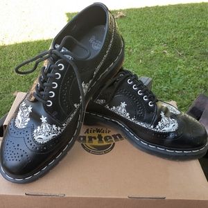 Dr. Martens Lace Blk. & White Leather Winged Tip